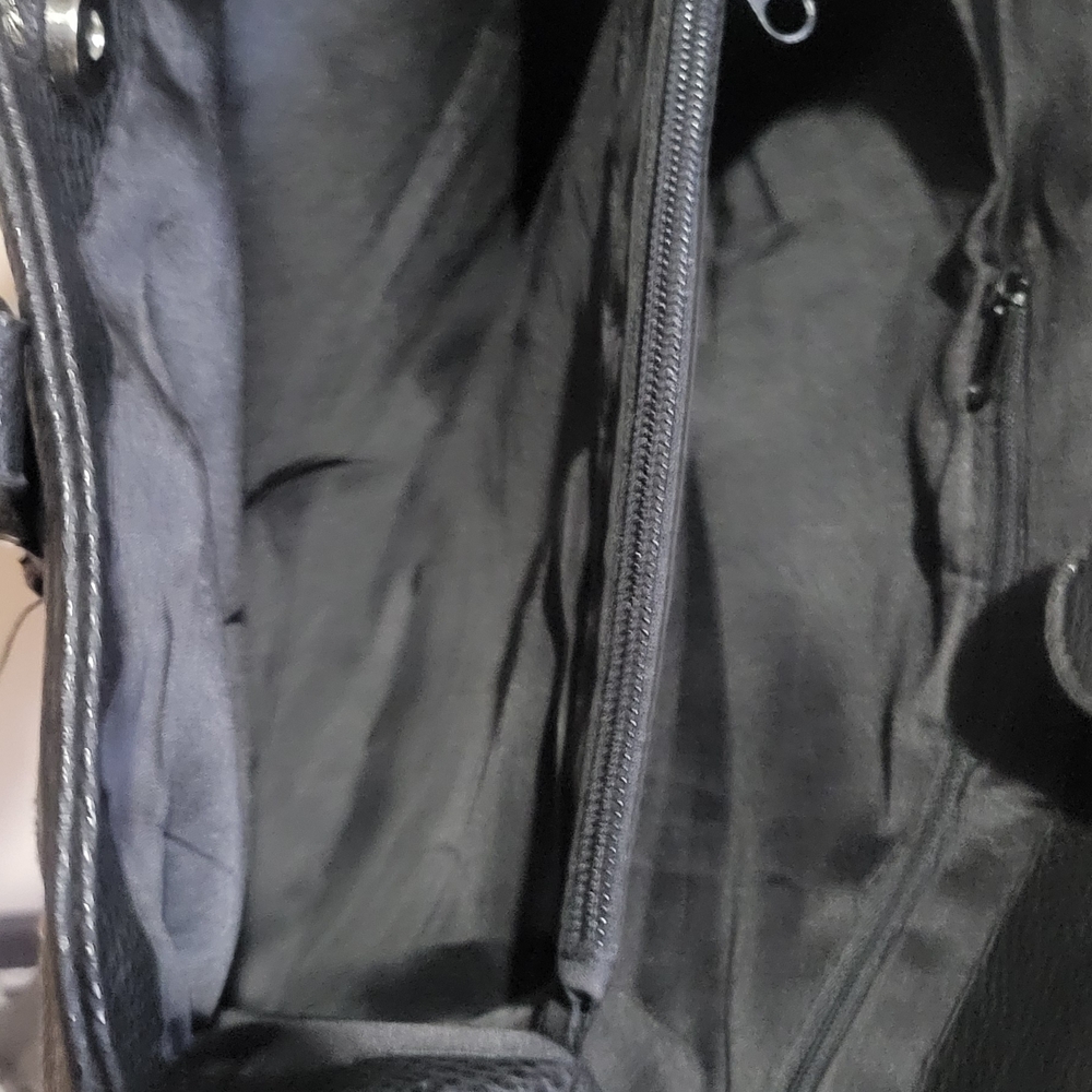 Black Leather Handbag with Padlock Accents Arm or Strappy purse - Picture 7 of 11
